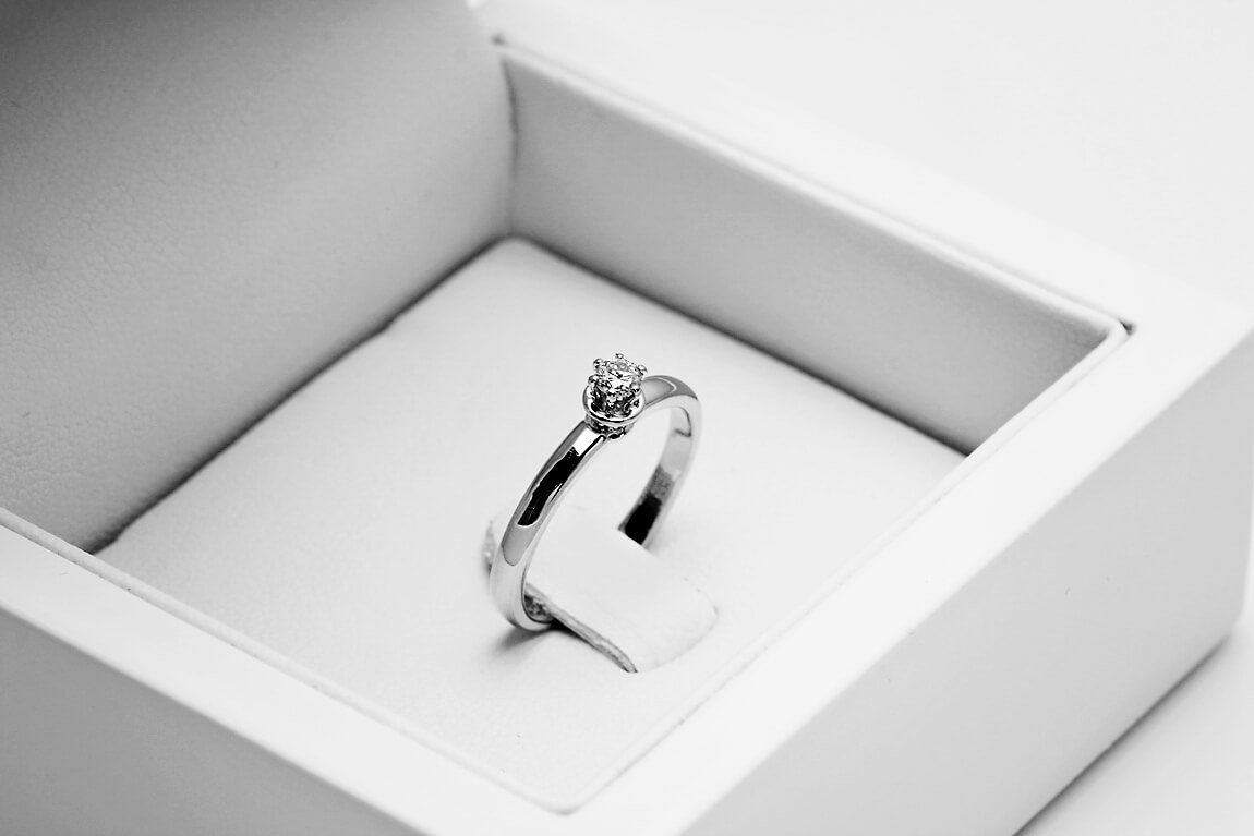 Złoty pierścionek PBD0717 - Diament